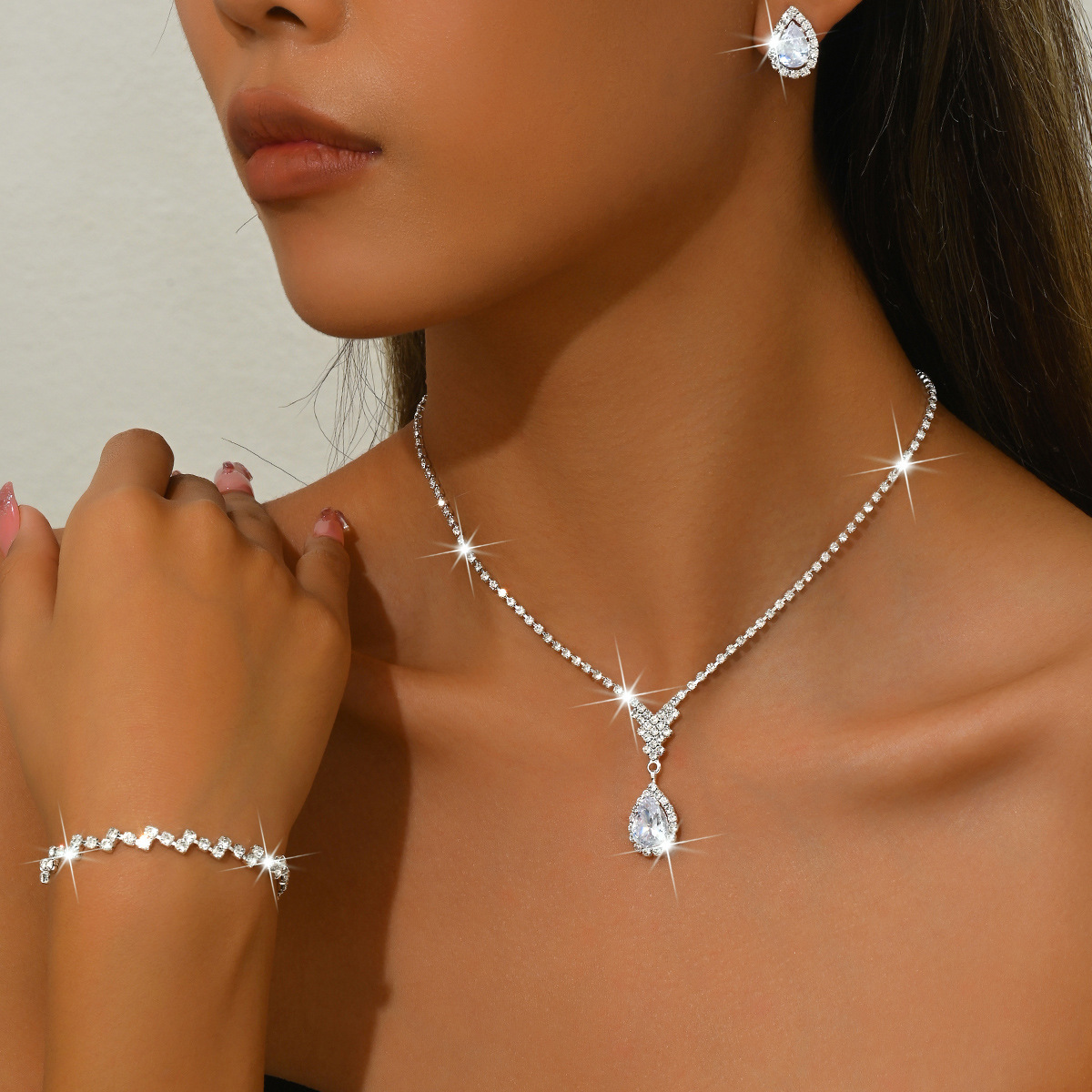 Fashionable Sparkling Waterdrop Earrings Necklace Set Women Full Diamond Banquet Clavicle Chain Jewelry Copper Material Circle Craft
