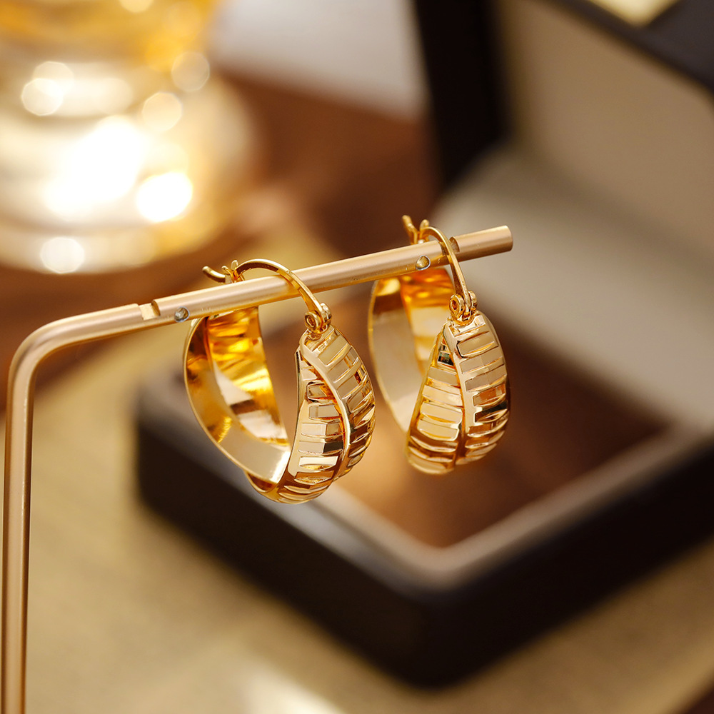 Trendy Unique Metal Hoop Earrings  Style Personality Fashion Geometric Pattern Women's Jewelry Accessories