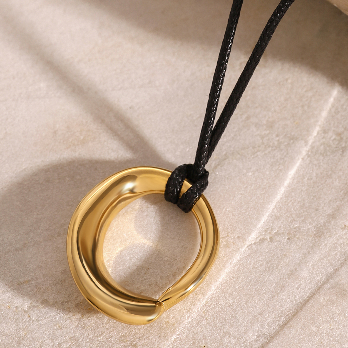 304 Stainless Steel Geometric PVD Coated 18K Real Gold Plated Simple Style Classic Style Pendant Necklace