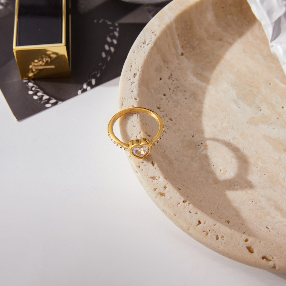 Women's Classic Style 18K Gold 304 Stainless Steel + Zircon Heart White Zircon Ring Size 7