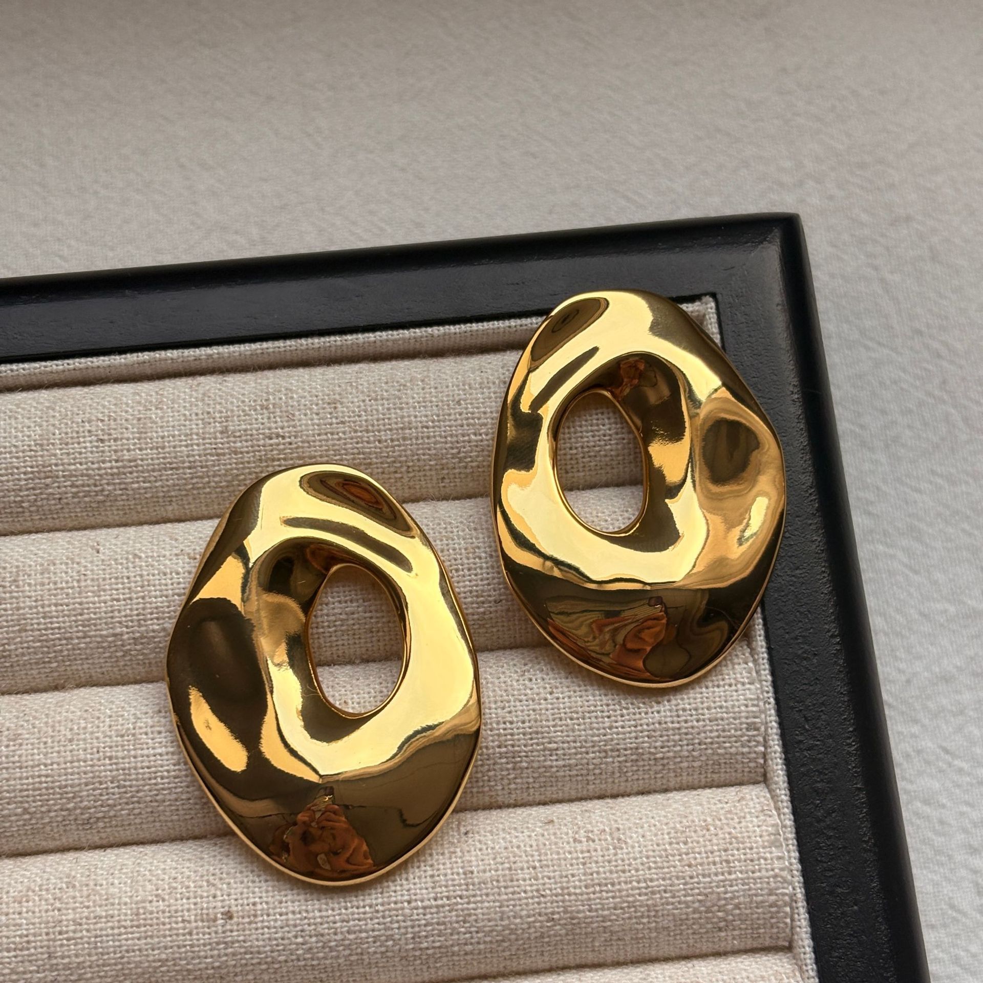 Elegant Simple Geometric White Earrings For Women Fashionable High-End Design Versatile Stylish Copper Jewelry Accessories