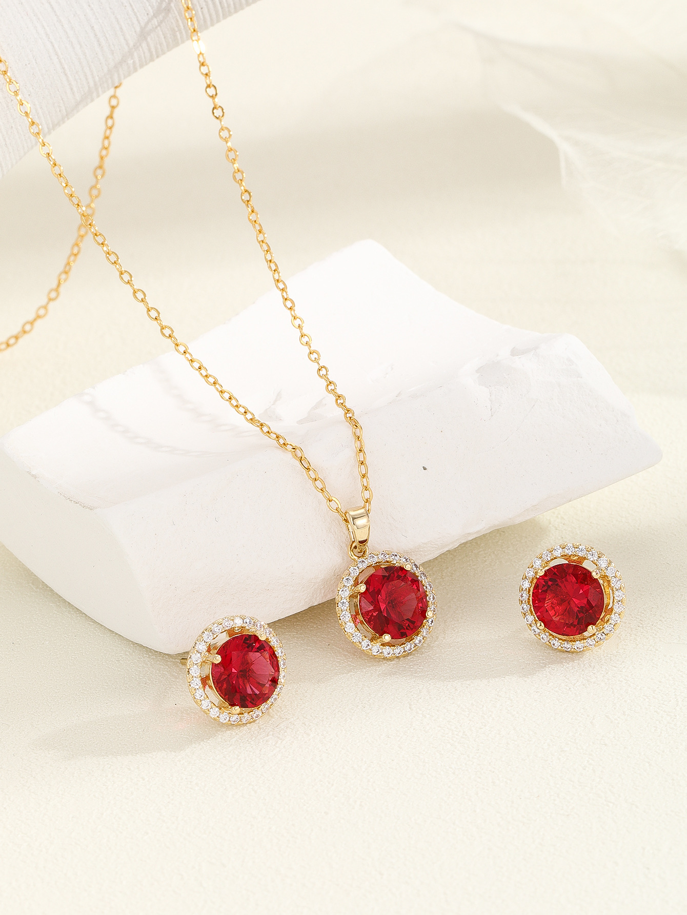 Elegant European Style Necklace Women's Super Shiny Zircon Fashionable Minimalist Design Luxury Jewelry Set