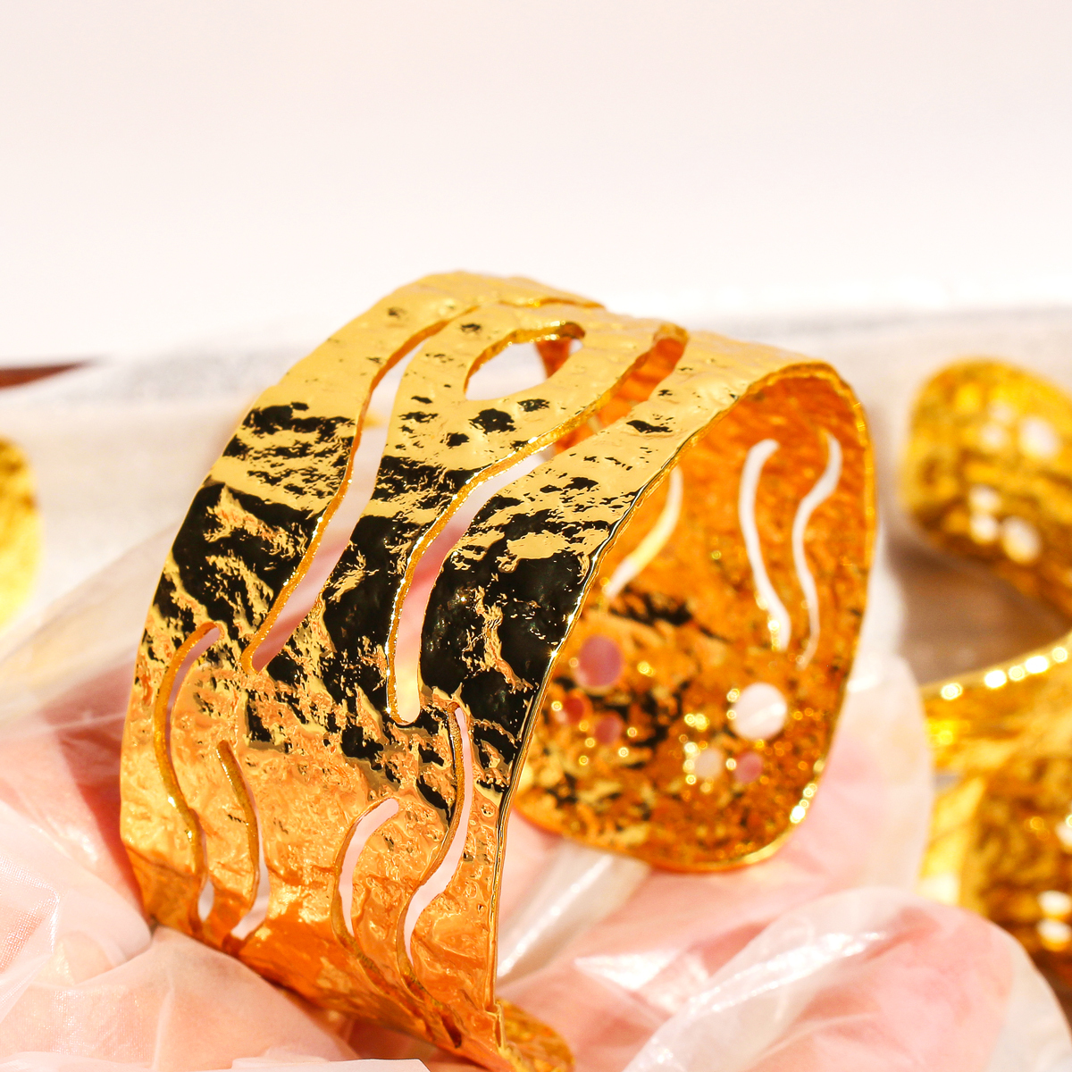 Retro Classic Style Semicircle Brass 24K Gold Plated Bangle In Bulk