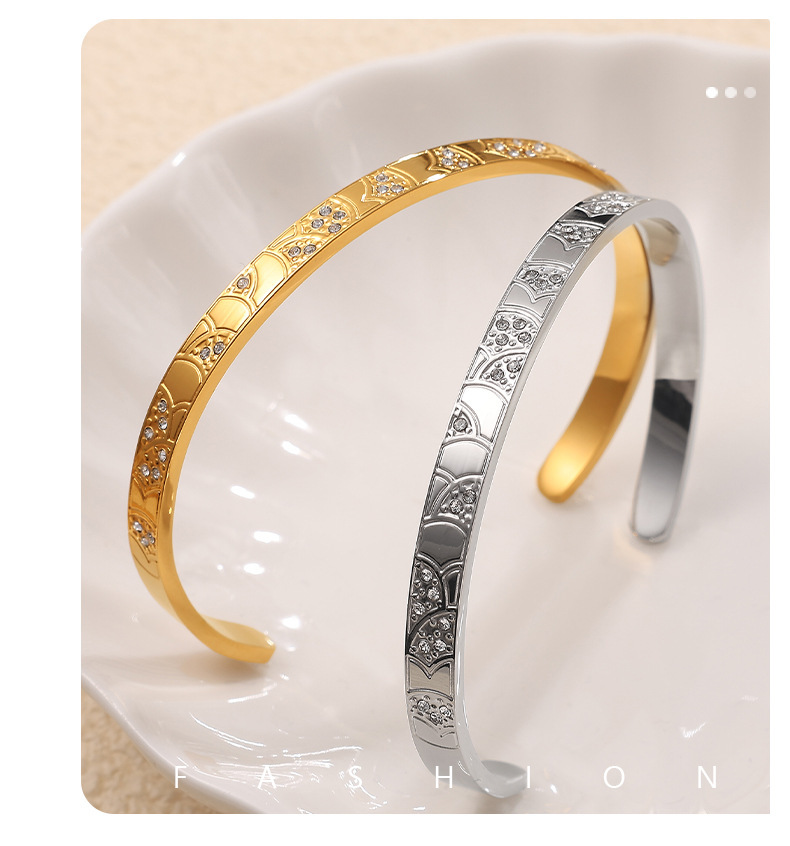 Conch Shell Ocean Animal Star Moon Inlaid With Diamonds 304 Stainless Steel 18K Gold Plated Vacuum Electroplating (Furnace) Women's Bracelet