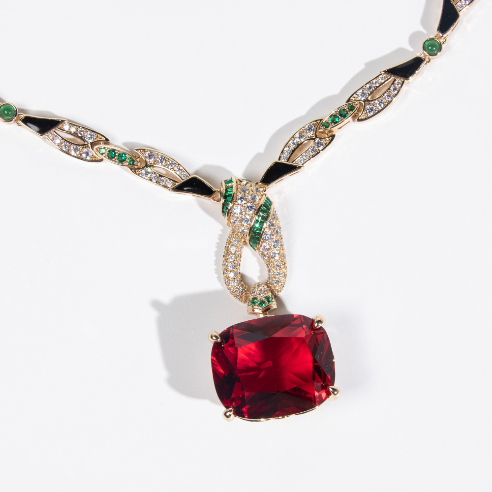 Fashionable Geometric Design Jewelry Set Luxury Versatile High-End Minimalist Snake Necklace Women's Accessory Elegant Earrings