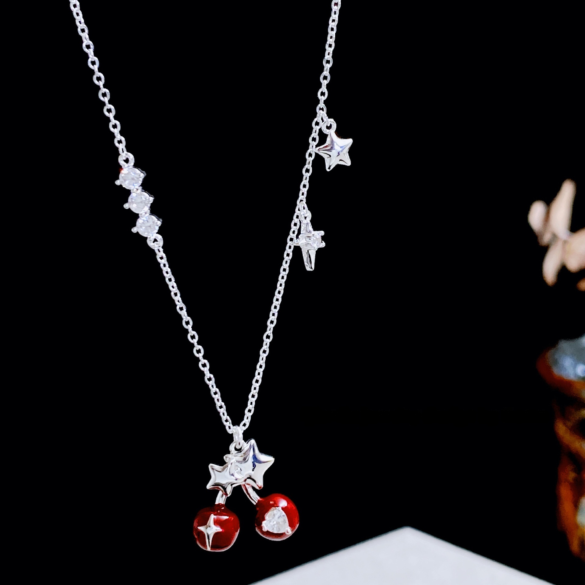 Kanamina Elegant Red Cherry Diamond Embedded Necklace For Women Sweet Fashionable Versatile Clavicle Chain Fruit Patterned Jewelry