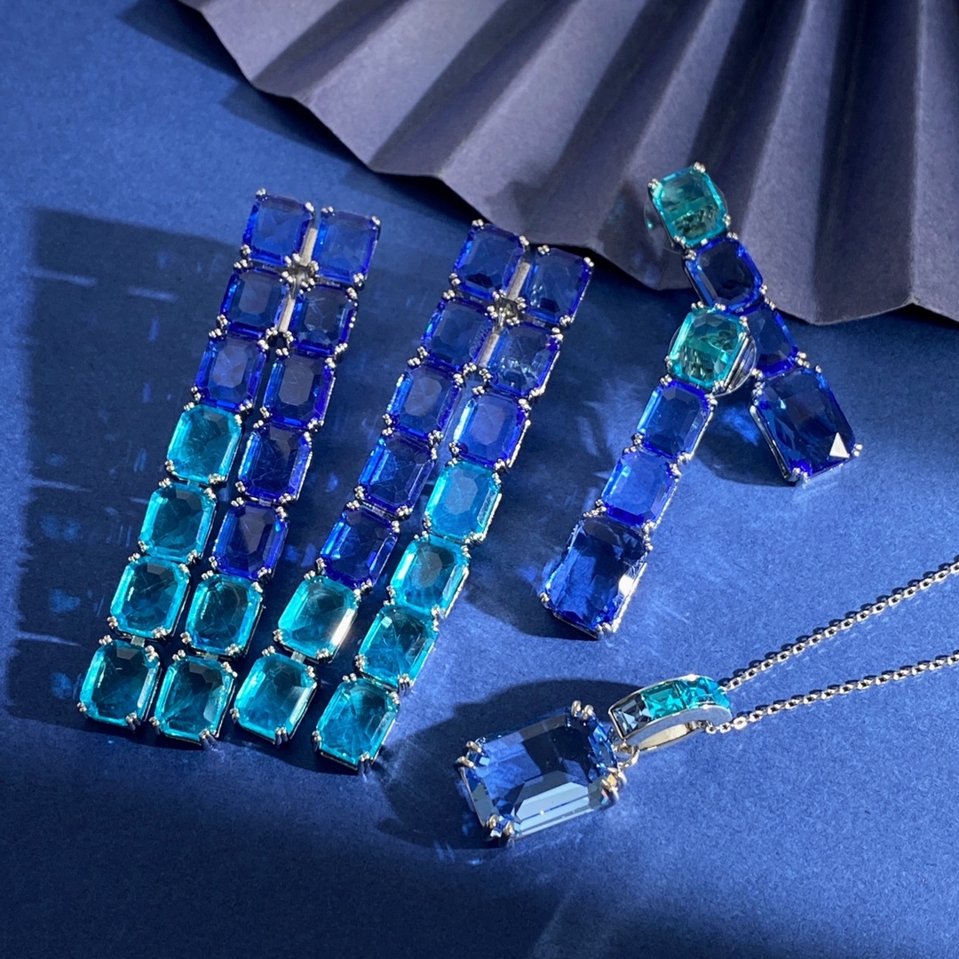 Elegant  Short Necklace With Zircon For Party Flashy And Fashionable Versatile Accessories Geometric Pattern Daily Wear Silver Ear Studs
