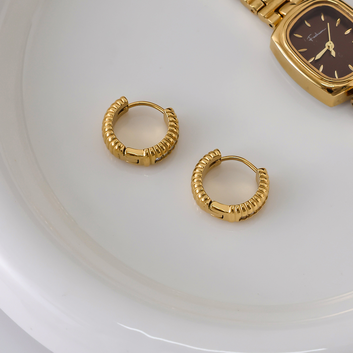 Women's Classic Style 18K Gold Stainless Steel + Rhinestone Threaded White Rhinestone Earrings Pair