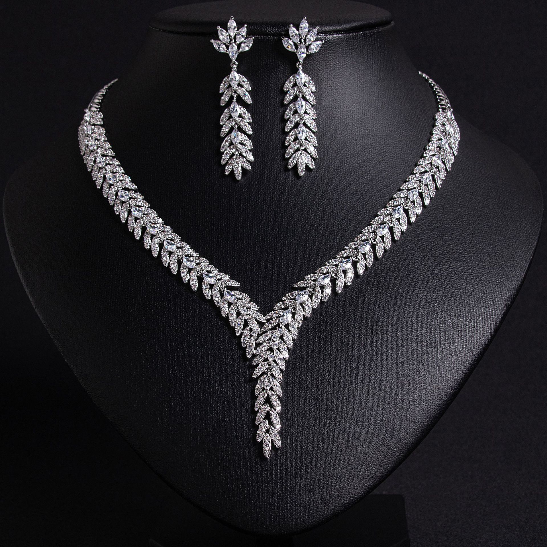 Elegant Bride Zircon Jewelry Set Platinum Plated Earrings Necklace Women's Hip Hop Style Luxury Floral Pattern Copper Craft