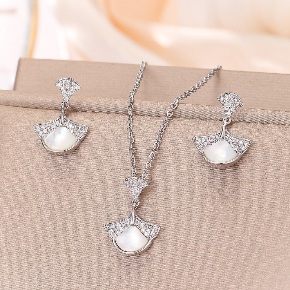 Fashionable Middle Eastern Style Shell Pendant Necklace And Earrings Set High Version Fan Shape Simple Atmosphere Copper Jewelry Accessories