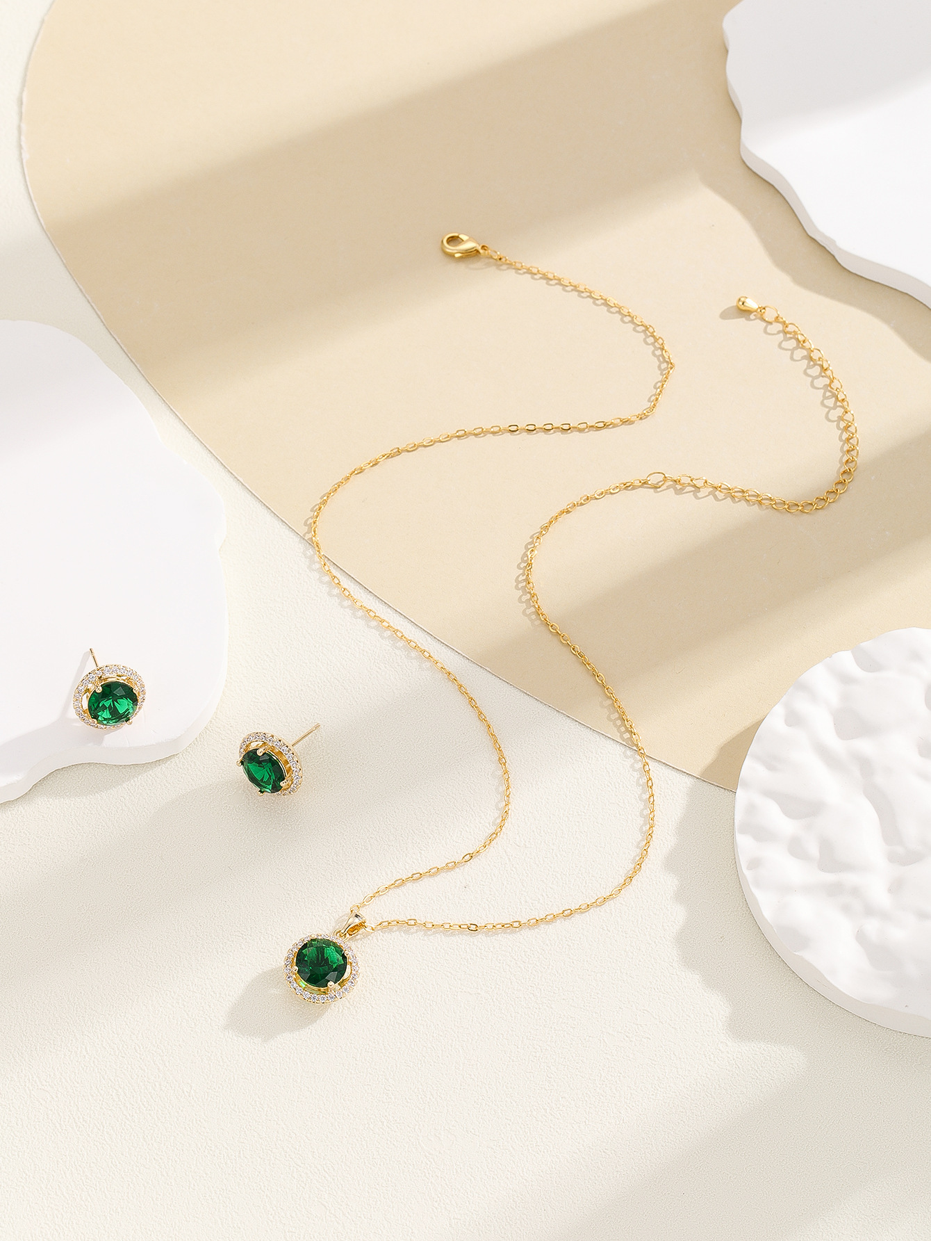 Elegant European Style Necklace Women's Super Shiny Zircon Fashionable Minimalist Design Luxury Jewelry Set