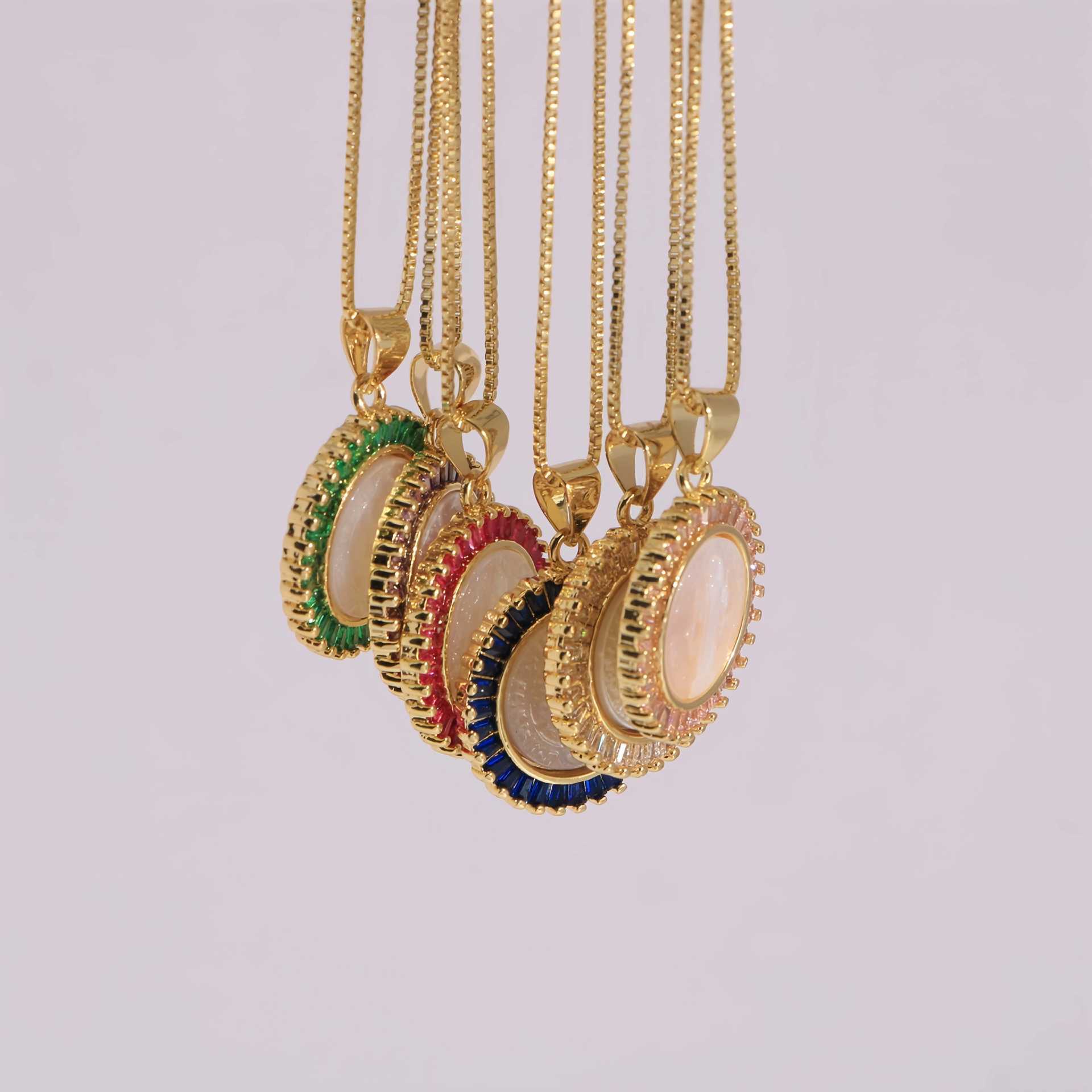 French Style 18K Gold Plated Shell Necklace Ladies Micro Inlaid Zircon White Shell Jewelry Accessories