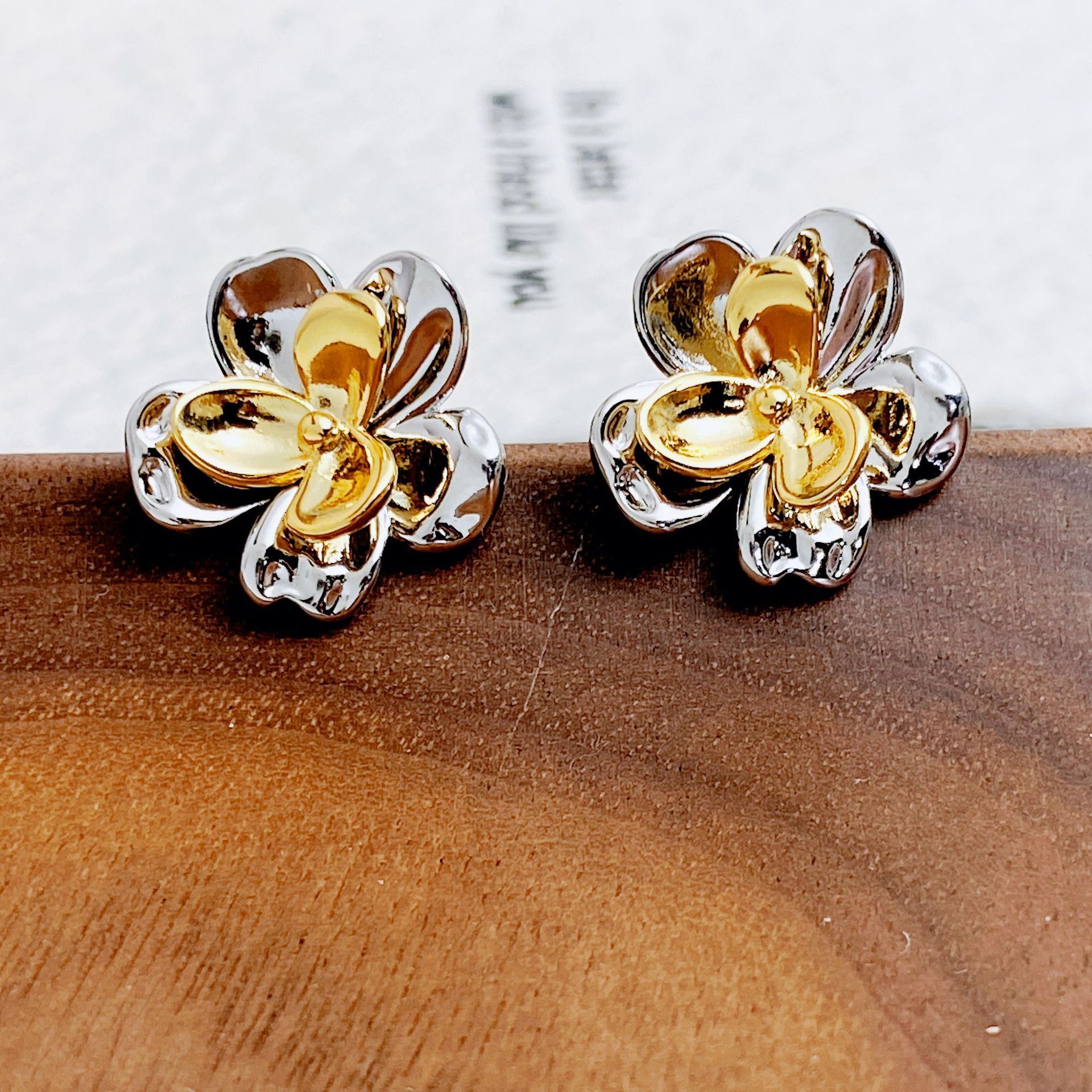 Bohemia Style Floral Ear Cuff Women S925 Silver Needle Fashion Contrast Color Simple Design Earring Bohemian Print Copper Material