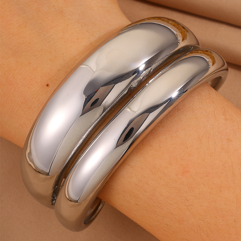 1pcs - Double Color Light Side Stacked Wide Bracelet Set!The Design Is Eye-catching And Classic, With A Metallic Smooth Texture And Gold-silver Contrasting Colors, Showcasing Ingenuity And Elegant Luxury Charm - Paired With Stainless Steel Material