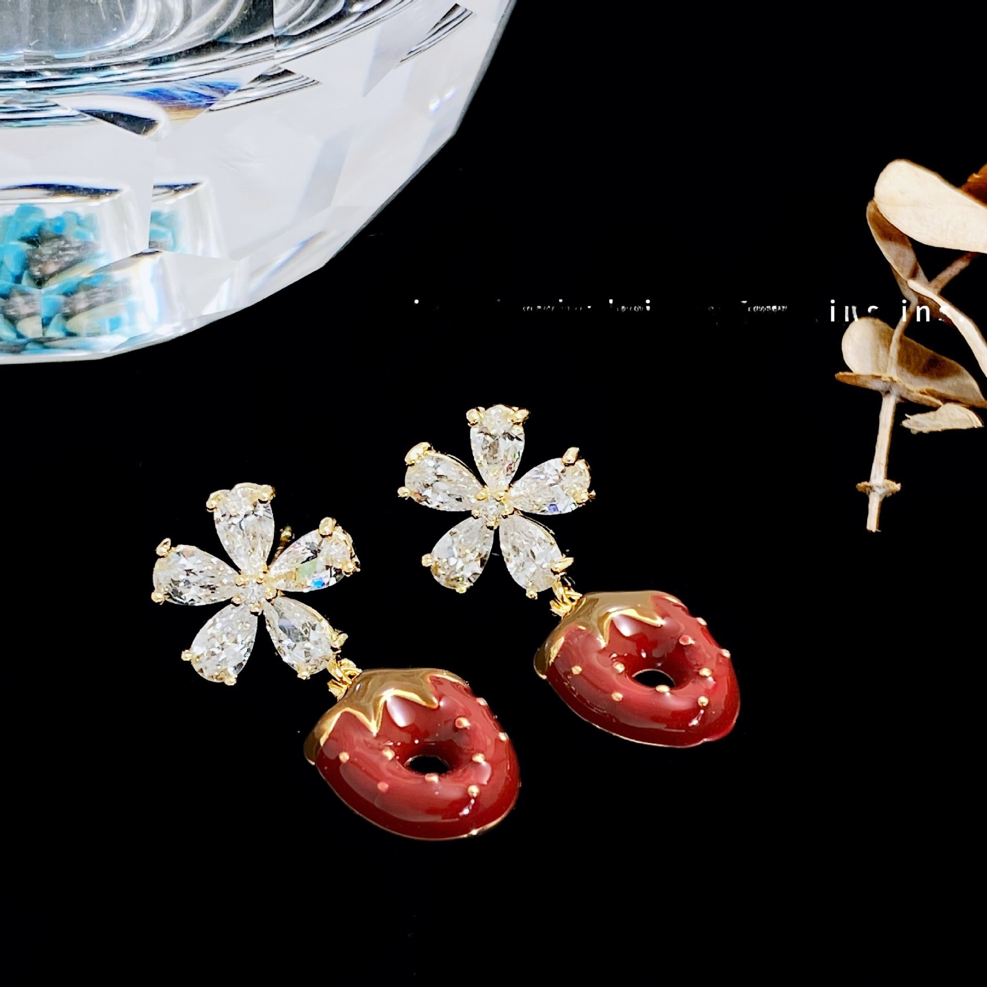 Elegant Zircon Strawberry Shaped Drop Earrings Women's S925 Silver Needle Sweet Cute High-End Feeling Ear Jewelry