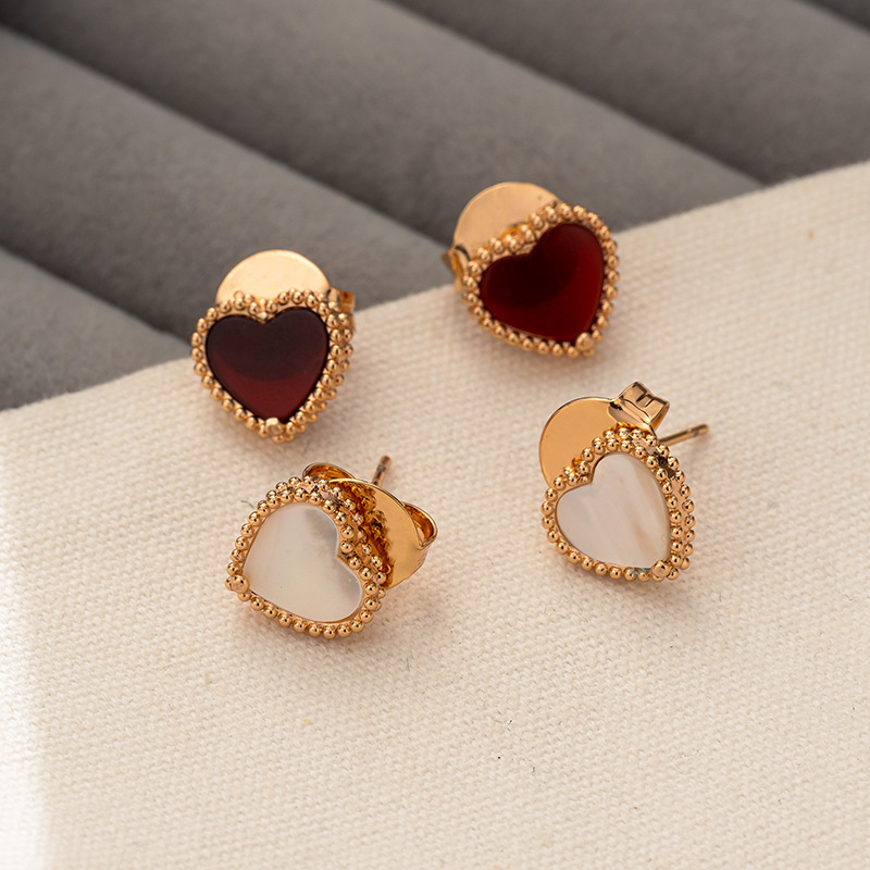 French Heart Shaped Earrings Women's Fashionable Elegant Small Precise Ear Jewelry High-End Sensation Light Luxury