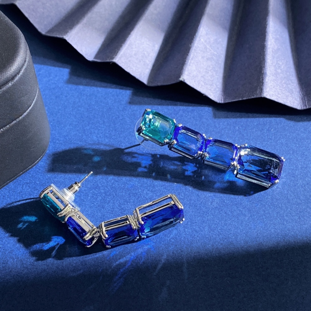 Elegant  Short Necklace With Zircon For Party Flashy And Fashionable Versatile Accessories Geometric Pattern Daily Wear Silver Ear Studs