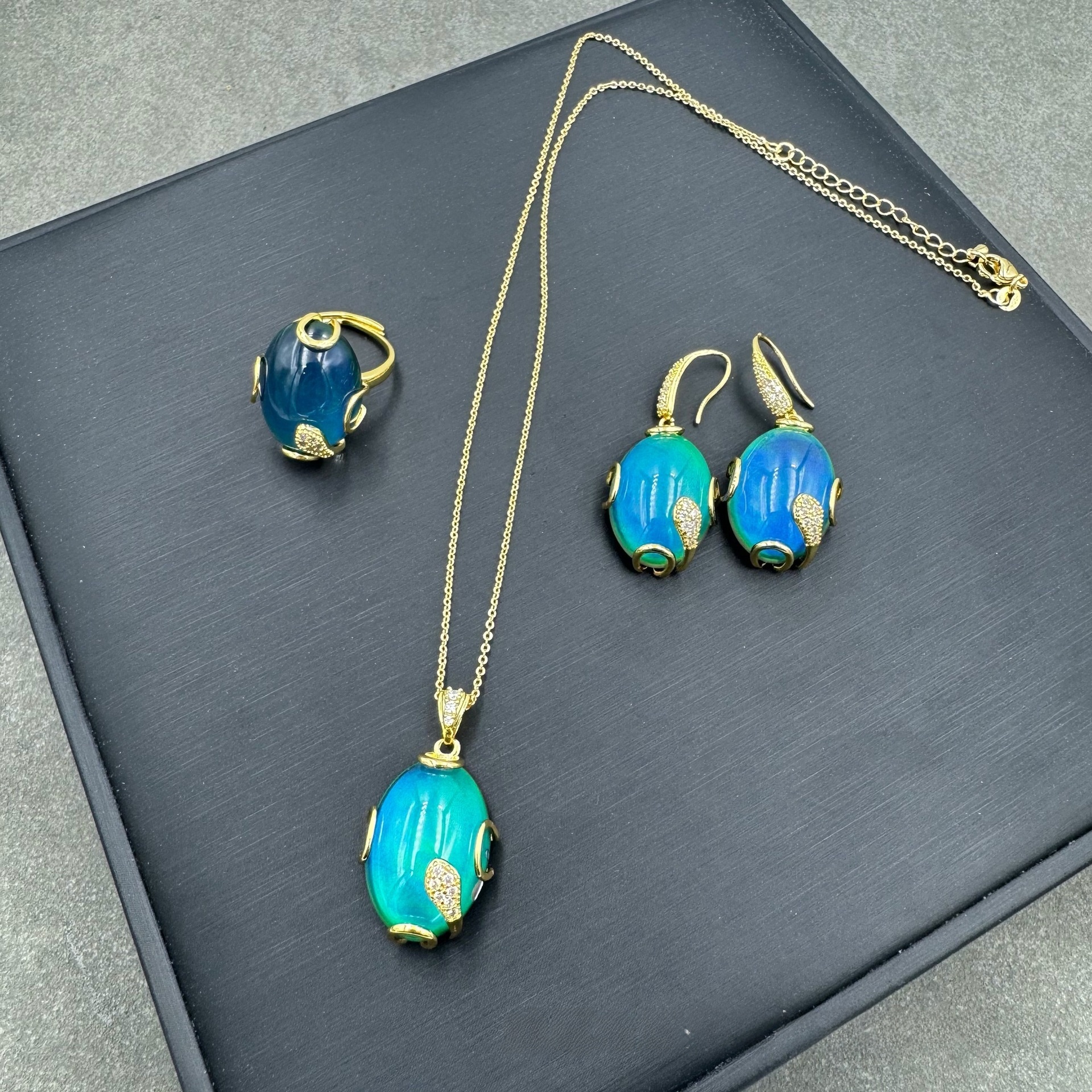 New Fashionable Three-Set Color-Changing Stone Jewelry Elegant Luxury Light Luxury Style Thermal Stone Accessories Leaf Pattern