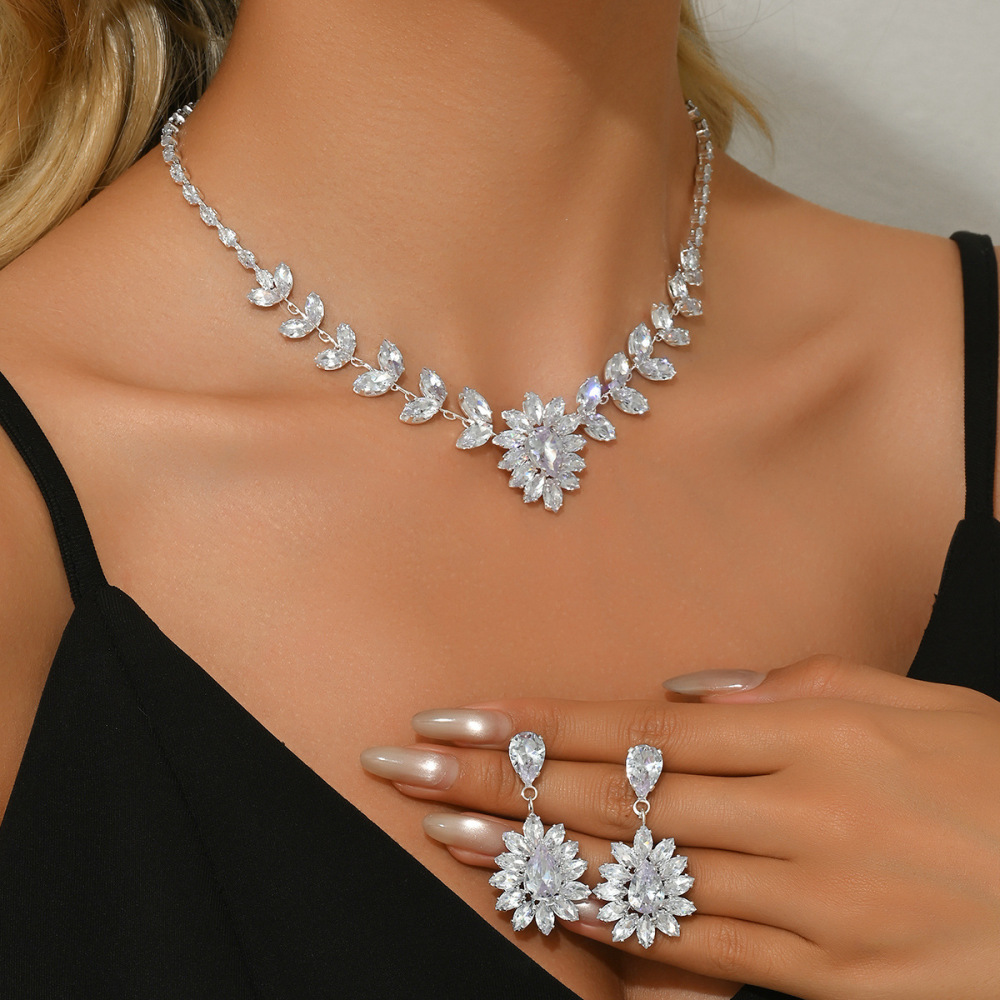 Classic Waterdrop Zircon Wedding Accessories Jewelry Set For Brides Earrings Necklace Gown  Style