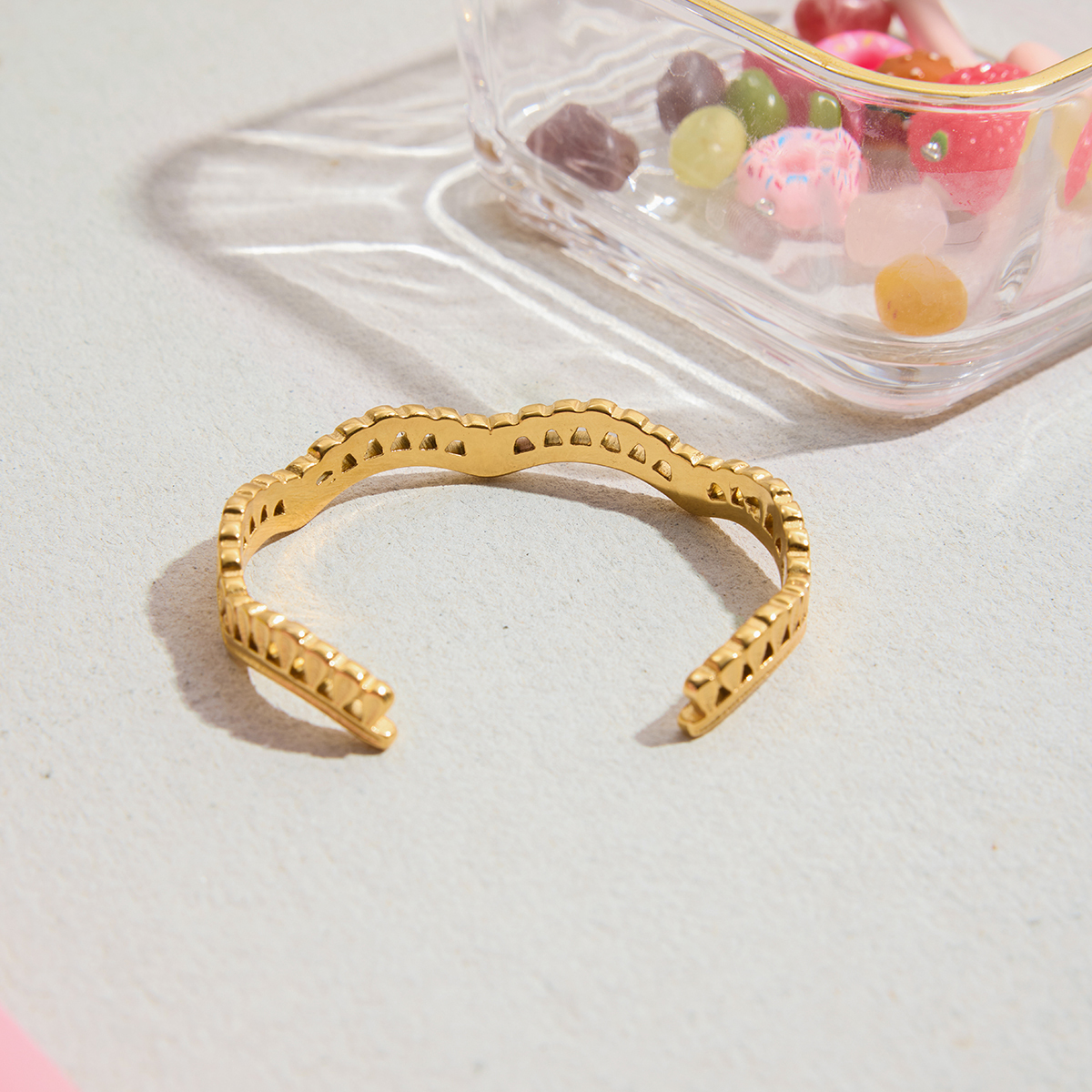 Women's Style - Vintage Style / 18K Gold 304 Stainless Steel Vacuum Electroplating (In Furnace) / Lace Hollow Wave Open Bracelet