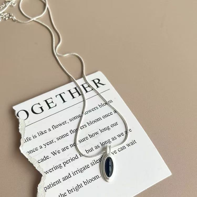 Oval Black Onyx Satellite Necklace Simple Design Pendant Sweater Chain Geometric Copper Material Women's Jewelry Accessories