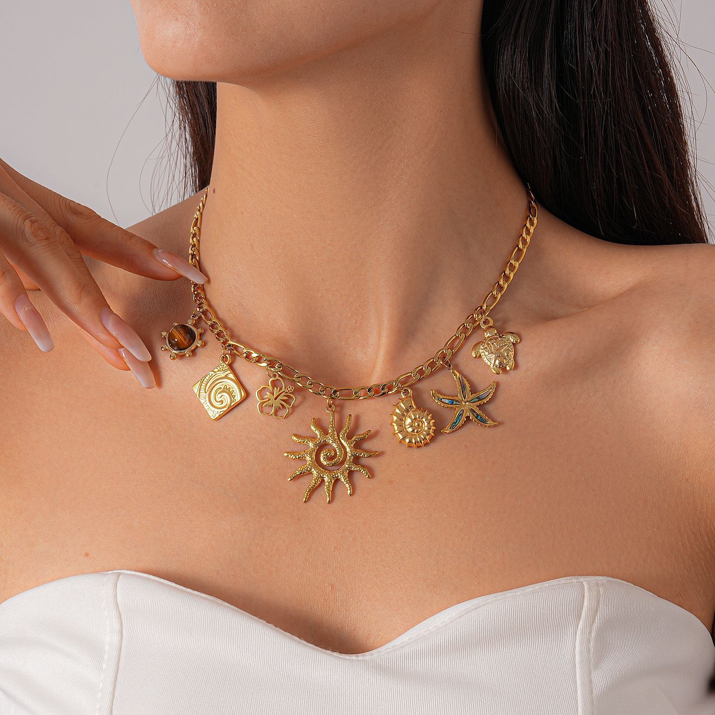 Fashionable Stainless Steel Sun Pendant Necklace Women's Versatile Light Luxury Geometric Pattern Electroplated Jewelry Accessory