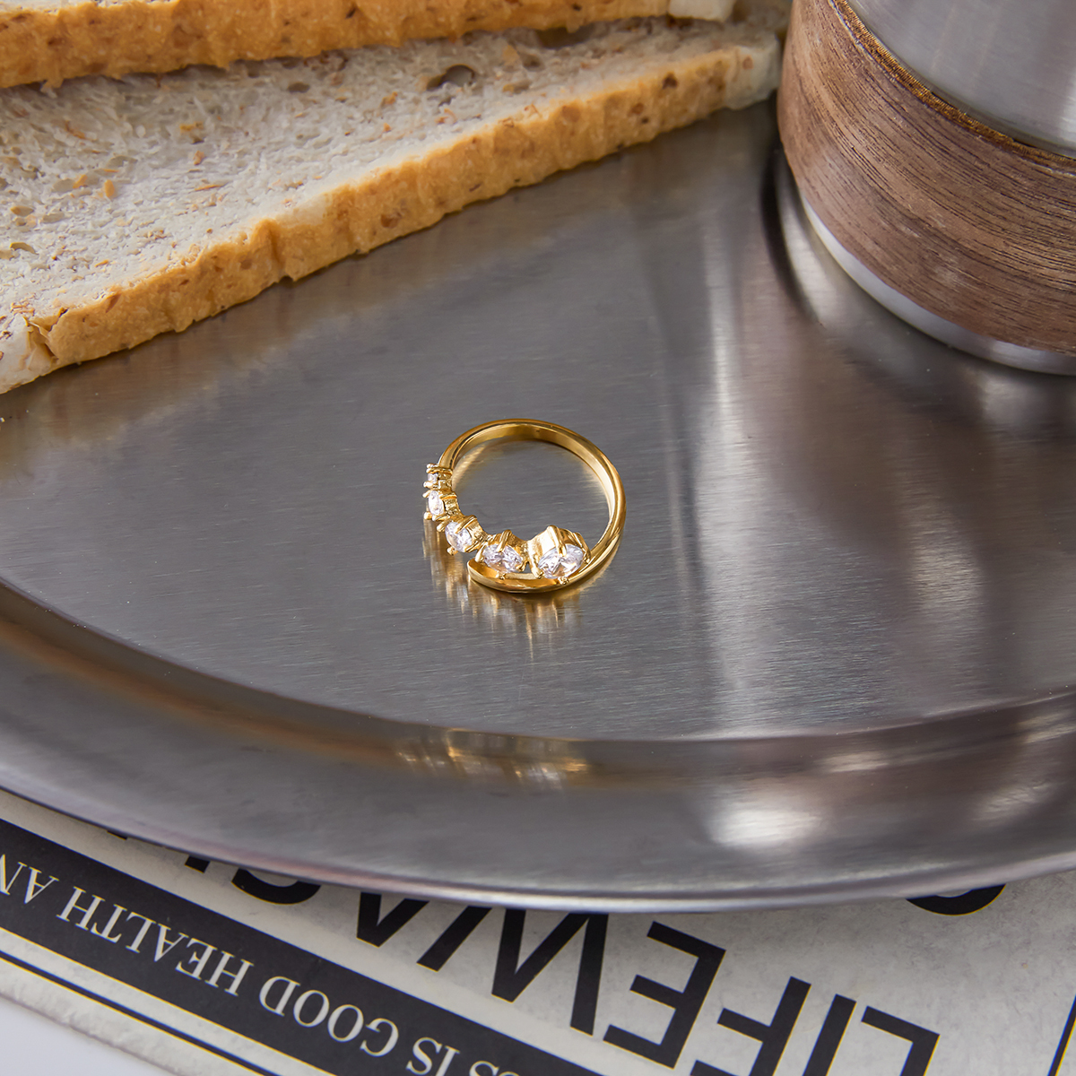 Ladies Classic Style 18K Gold Stainless Steel Round White Zirconia Ring Line Design Size 7 Jewelry Accessories Rings