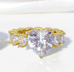 18K White Zirconium