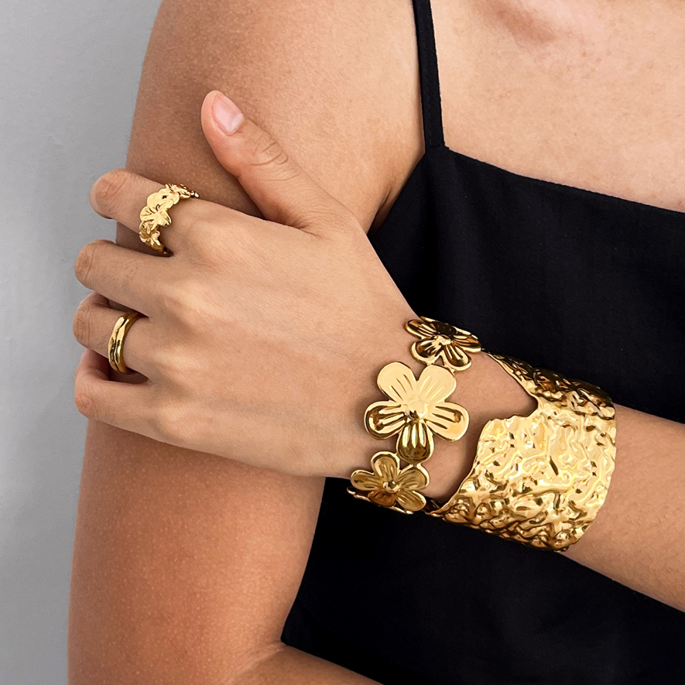 Modern Minimalist Ladies' Bracelet 18K Gold Stainless Steel Flower Open Handmade Jewelry Accessories For Travel All Seasons