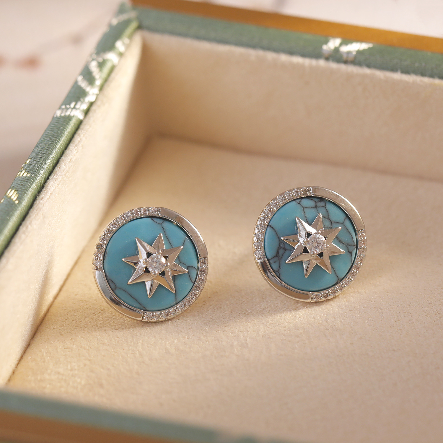 Retro Hong Kong Style Hepburn Turquoise Diamond Embedded Earrings Unique Design Sensation Luxury Fashion Trend New Arrival