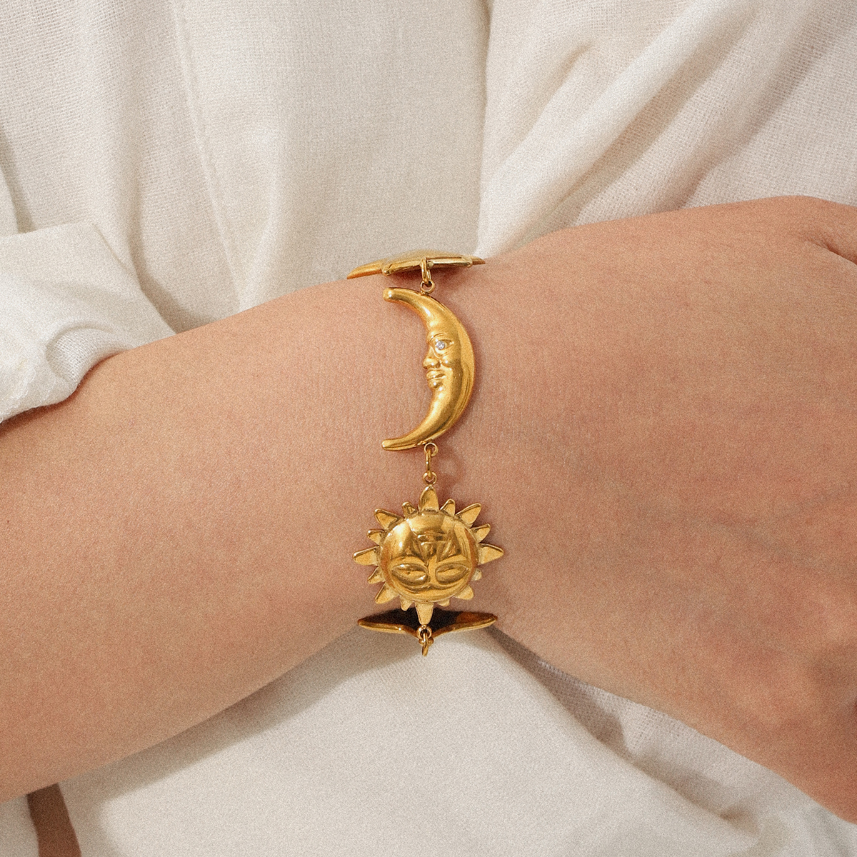 304 Stainless Steel Sun Star Moon PVD Coated 18K Real Gold Plated IG Style Casual Elegant Waterproof Non Tarnish Handmade Chain Lobster Trigger Clasp Closure Gold Bracelets