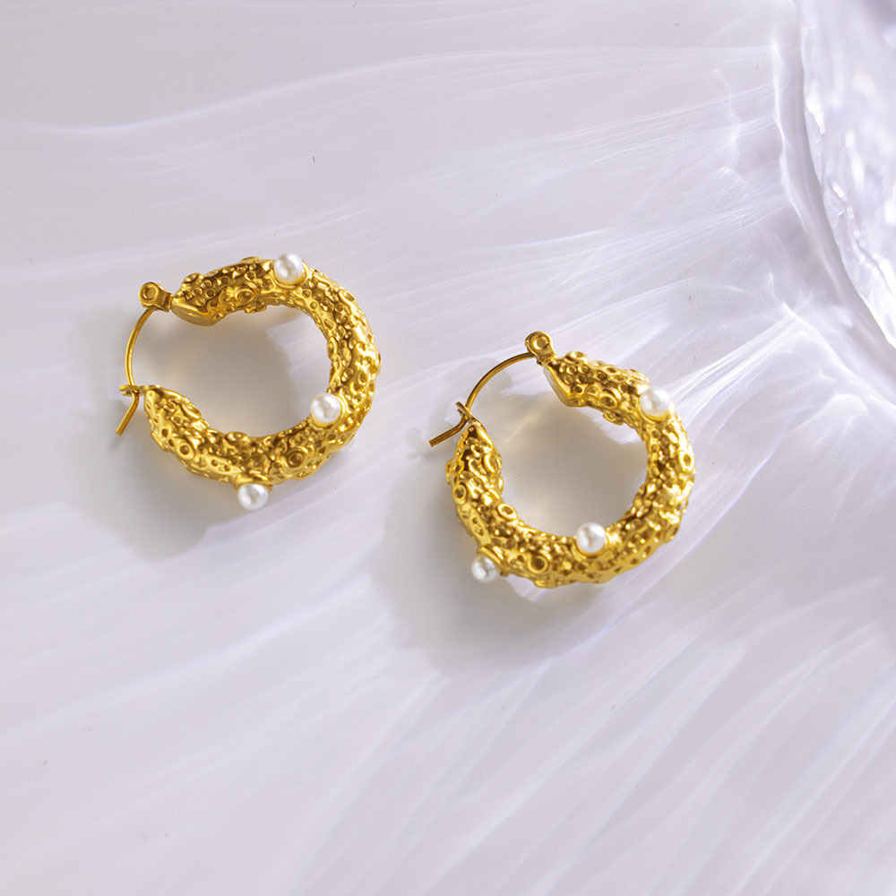 Geometric Titanium Steel Pearl U-shaped Earrings Ladies Retro Gold-plated Jewelry Accessories