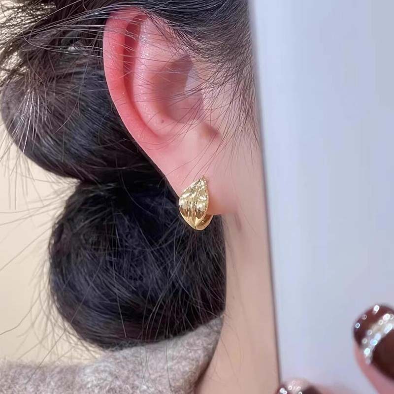 Versatile Golden Leaf Earrings Elegant Simple Fashion Retro Unique Women's Copper Leaf Shaped Jewelry Accessories