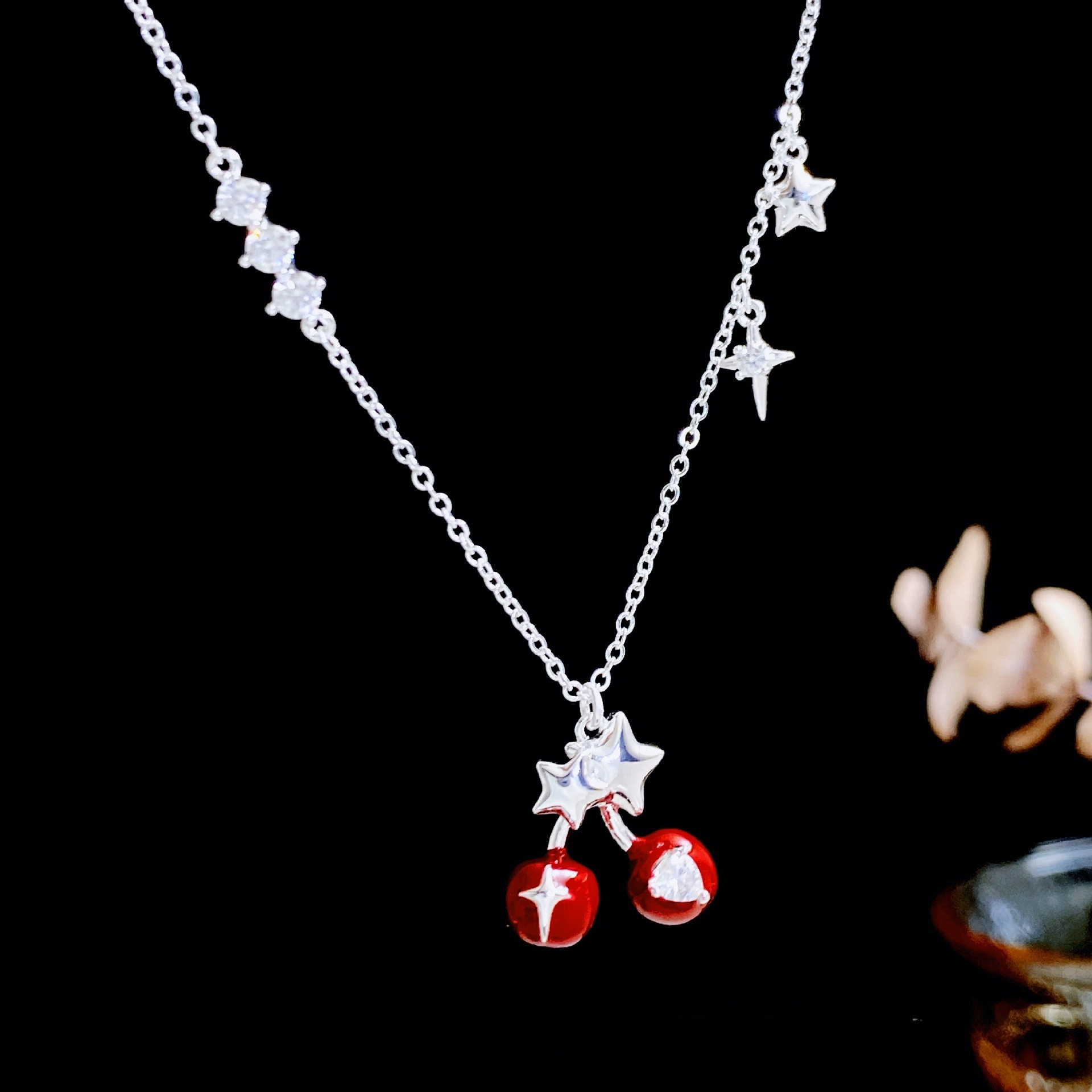 Kanamina Elegant Red Cherry Diamond Embedded Necklace For Women Sweet Fashionable Versatile Clavicle Chain Fruit Patterned Jewelry
