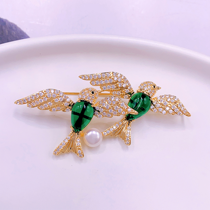 Elegant Luxurious Animal Brass Inlay Artificial Pearls Zircon Women's Brooches 1 Piece