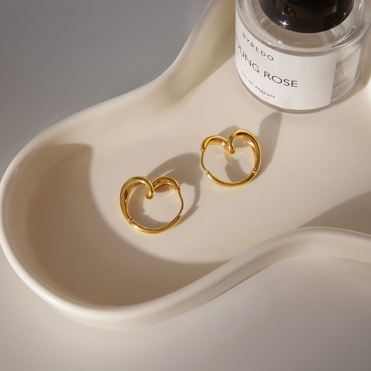 Women's Classic Style 18K Gold 304 Stainless Steel Linear Wrapped Heart Earrings Pair 18K Real Gold Vacuum Electroplating (In Furnace) Geometric Asymmetric Waterproof Non-Fading Earrings For Women Christmas