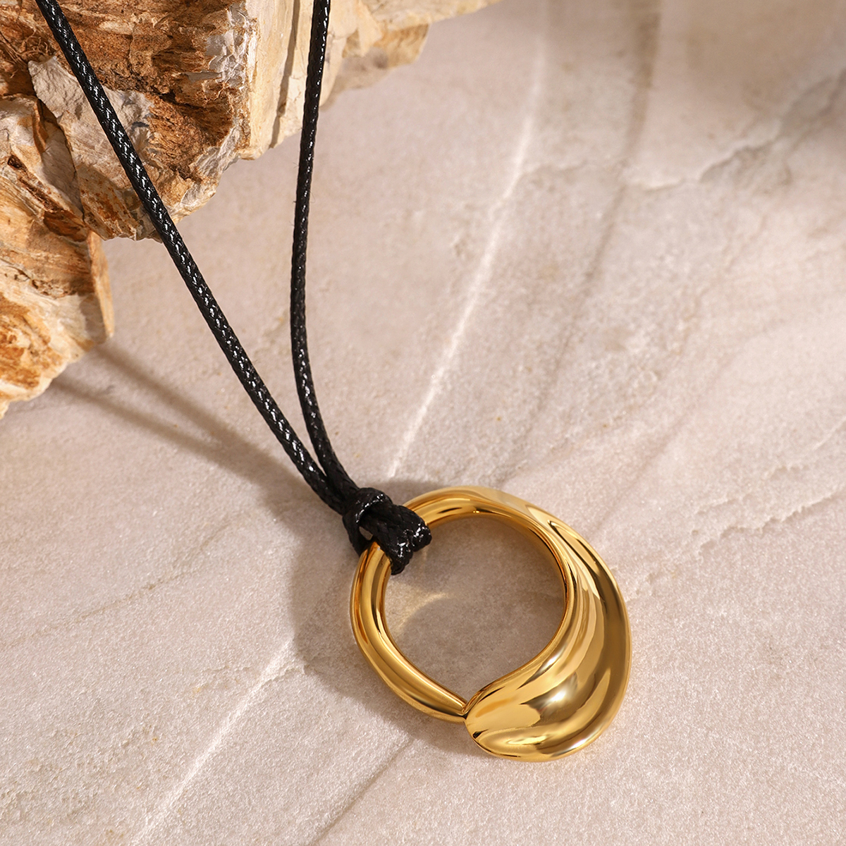 304 Stainless Steel Geometric PVD Coated 18K Real Gold Plated Simple Style Classic Style Pendant Necklace