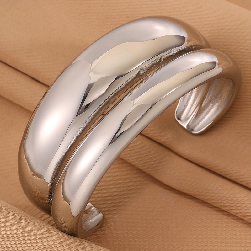 1pcs - Double Color Light Side Stacked Wide Bracelet Set!The Design Is Eye-catching And Classic, With A Metallic Smooth Texture And Gold-silver Contrasting Colors, Showcasing Ingenuity And Elegant Luxury Charm - Paired With Stainless Steel Material