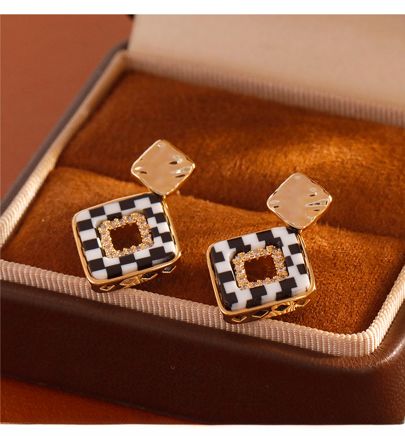 Fashionable Personality Chessboard Pattern Earrings Trendy Design Sense High-End Feelings Popular Internet Red Dangle Earrings