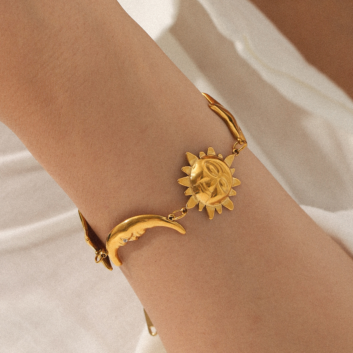 304 Stainless Steel Sun Star Moon PVD Coated 18K Real Gold Plated IG Style Casual Elegant Waterproof Non Tarnish Handmade Chain Lobster Trigger Clasp Closure Gold Bracelets