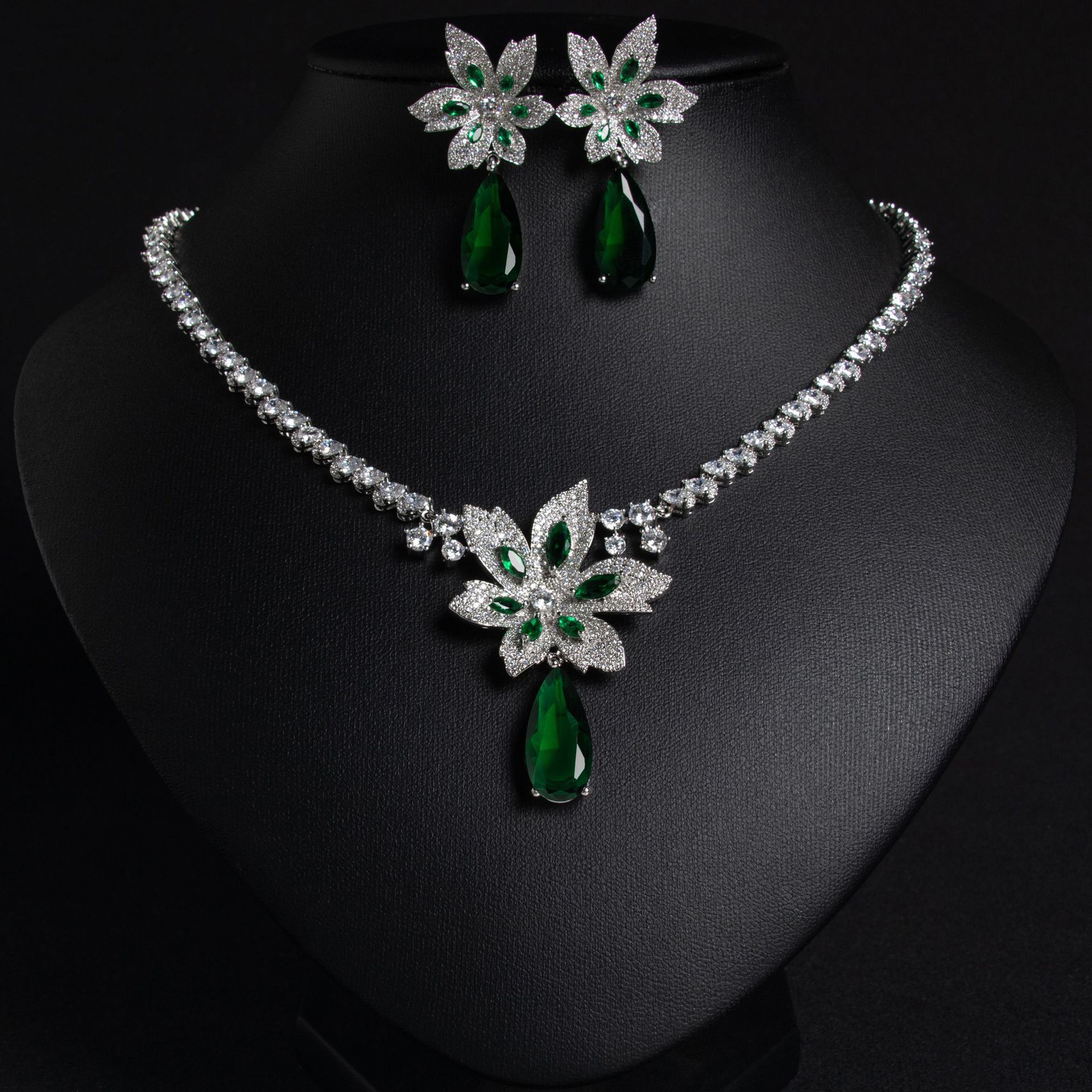 Elegant Flower Waterdrop Pendant Earrings Necklace Set Zircon Women's Jewelry Two-Piece Set Luxury Style Copper Material