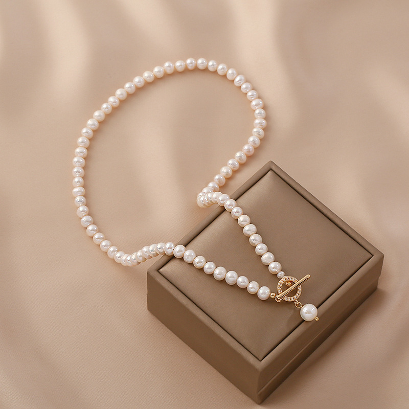Fashionable Natural Freshwater Pearl Necklace For Women OT Clasp Design Simple Elegant Geometry Pattern Geometric Pendant
