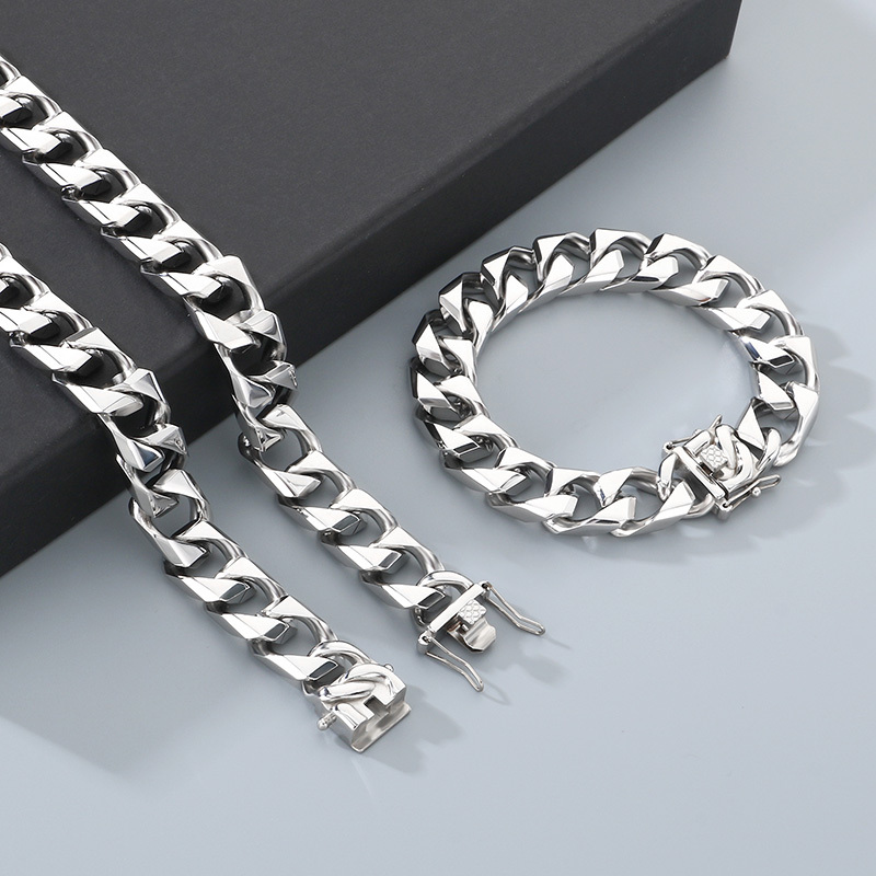 Trendy Titanium Steel Cuban Link Necklace Men's Simple Stainless Steel Jewelry Fashionable Geometric Pattern Vacuum Plated 18K Gold