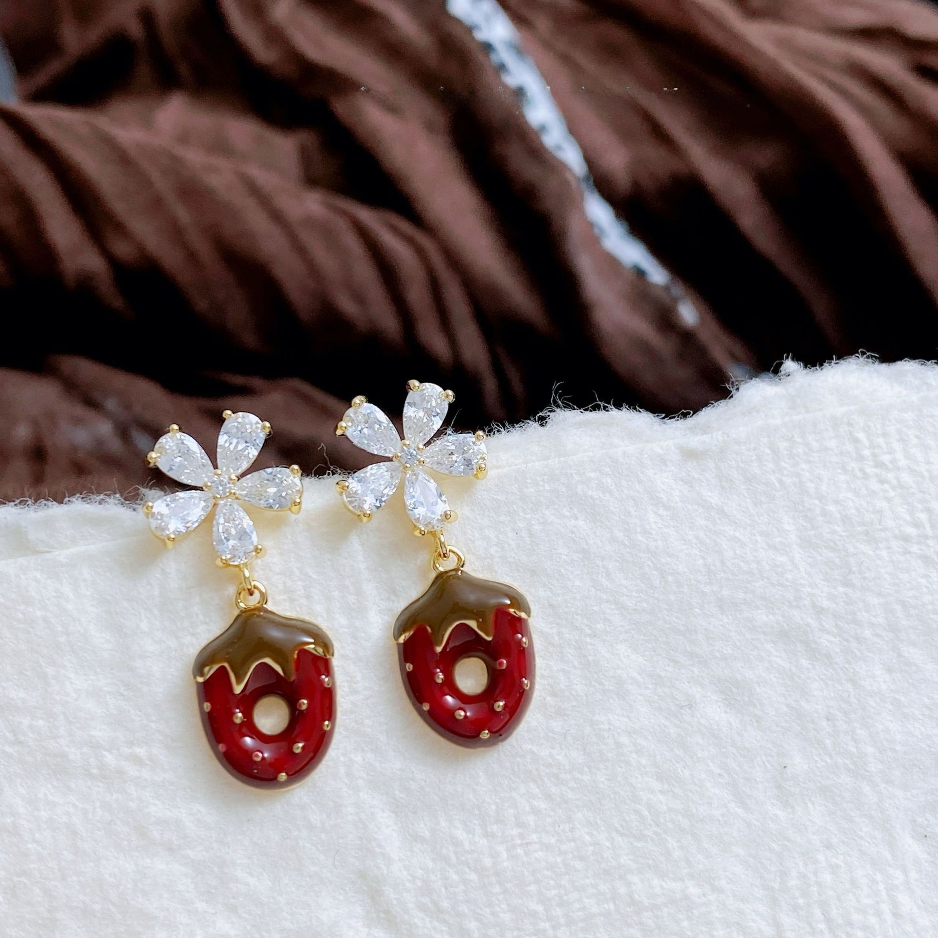 Elegant Zircon Strawberry Shaped Drop Earrings Women's S925 Silver Needle Sweet Cute High-End Feeling Ear Jewelry