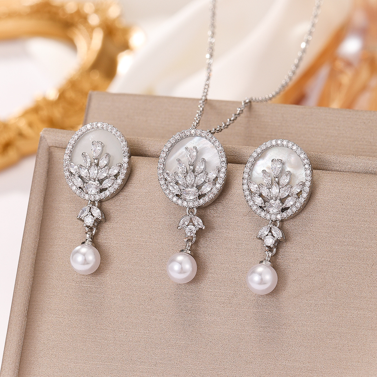 Elegant Copper Embedded Zircon Necklace And Earring Shell Set For Women Fashionable Lockbone Chain Design Jewelry Kit