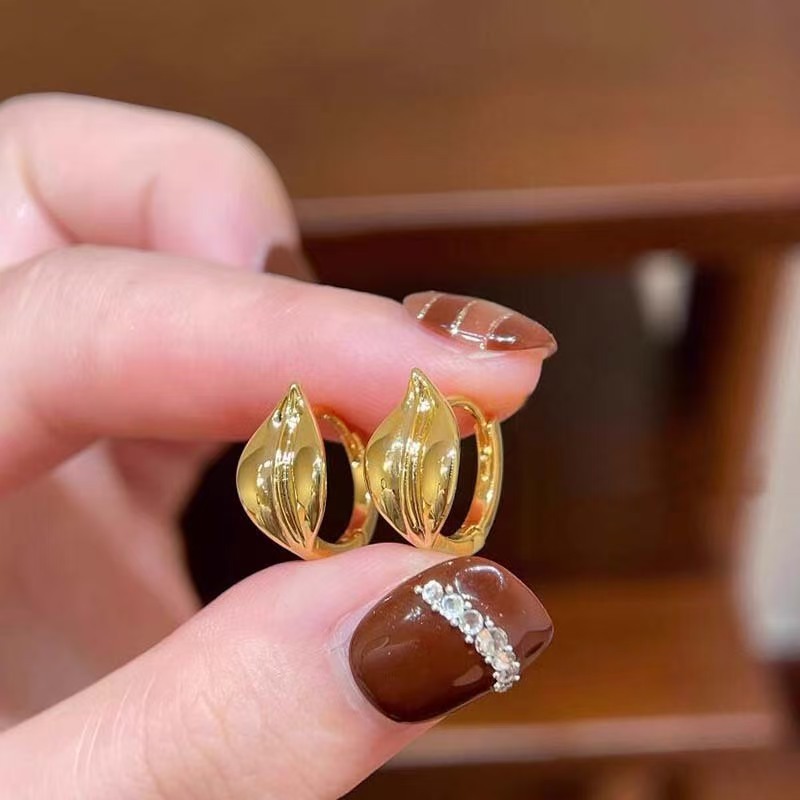 Versatile Golden Leaf Earrings Elegant Simple Fashion Retro Unique Women's Copper Leaf Shaped Jewelry Accessories