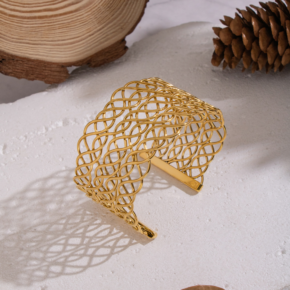 18K Gold Plated Geometric Wide Line Intersecting Hollow Bracelet Jewelry 304 Stainless Steel Waterproof Non-Fading Accessories