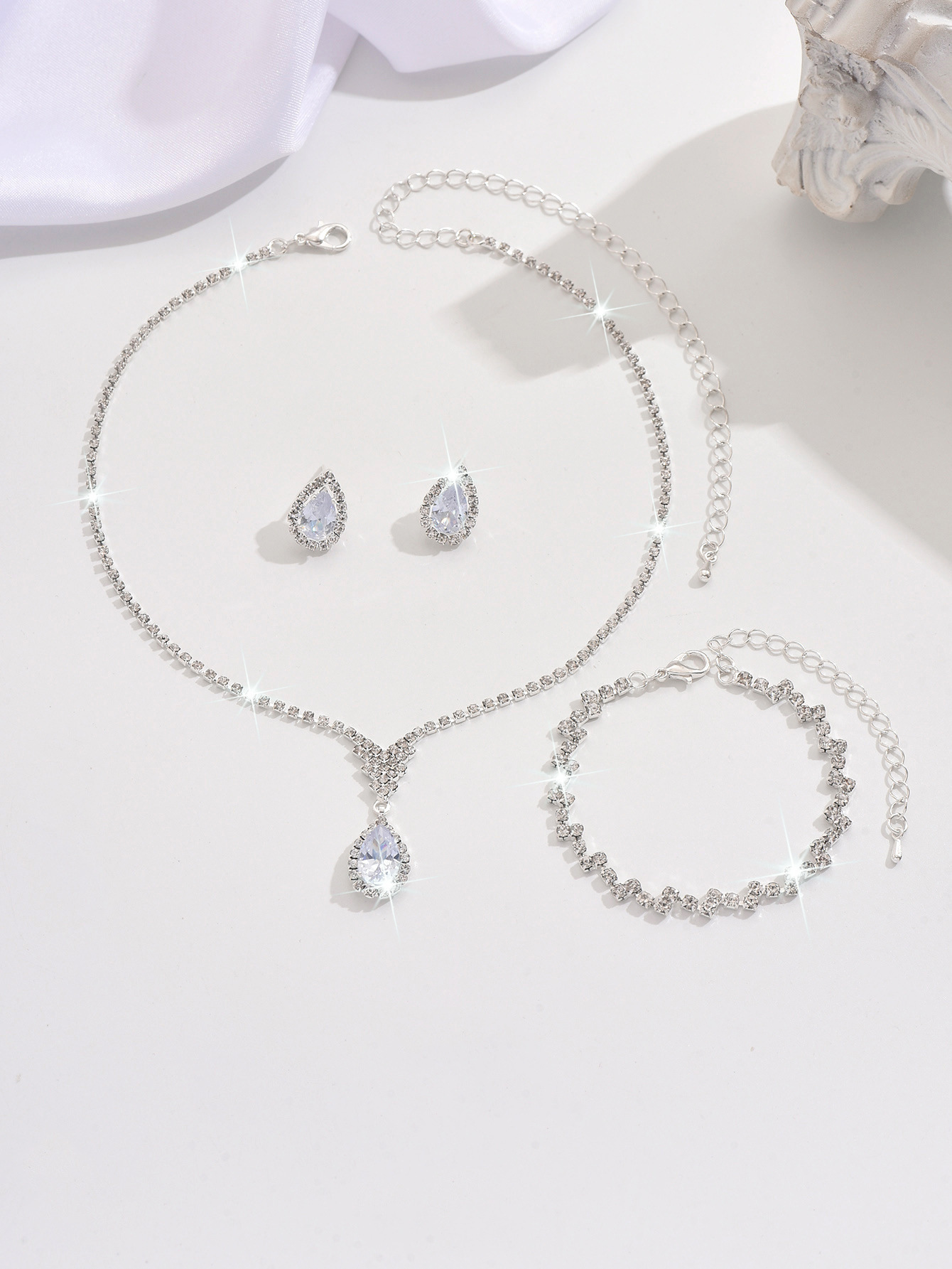 Fashionable Sparkling Waterdrop Earrings Necklace Set Women Full Diamond Banquet Clavicle Chain Jewelry Copper Material Circle Craft