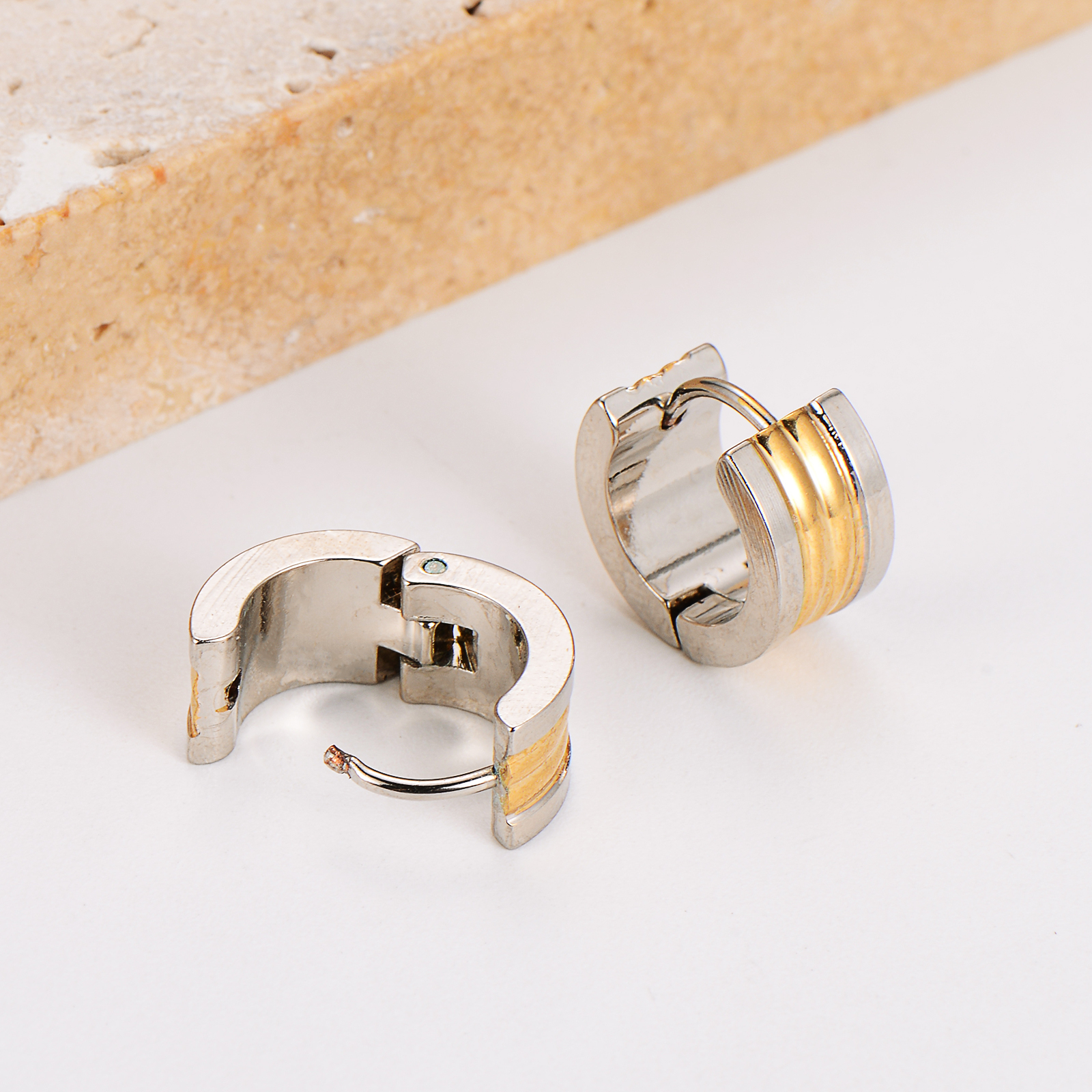 AML Fashion Trendy Striped Gold Ear Studs Elegant Personality Punk Style 201 Stainless Steel Circle Vacuum Electroplated 18K Real Gold Earrings Wholesale Versatile