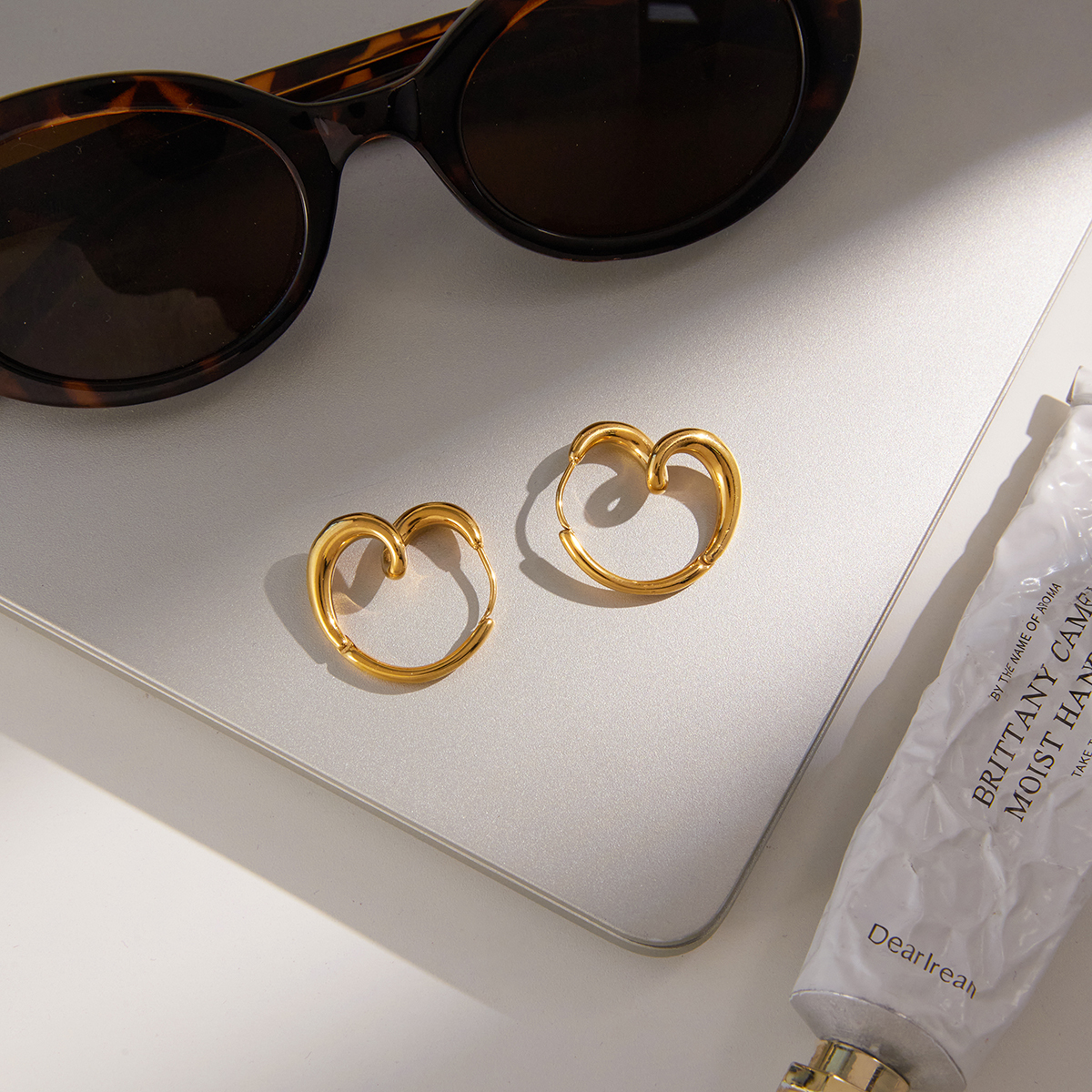 Women's Classic Style 18K Gold 304 Stainless Steel Linear Wrapped Heart Earrings Pair 18K Real Gold Vacuum Electroplating (In Furnace) Geometric Asymmetric Waterproof Non-Fading Earrings For Women Christmas